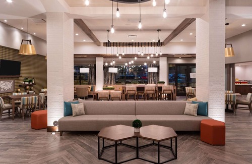 Downtown Riverside Hotel | Discover Hampton Inn Riverside Downtown: Family-Friendly Getaway