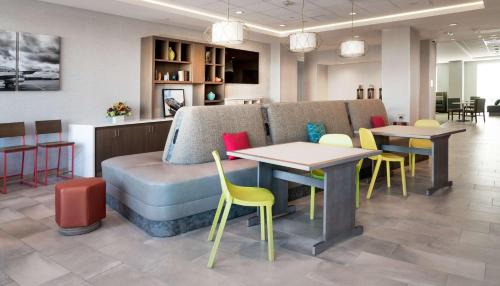 March Air Reserve Base Hotel | Comfortable Stay at Hampton Inn Riverside March AFB
