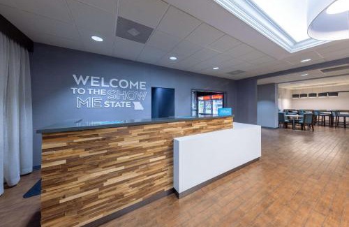 St. Robert Hotel | Ideal Stay at Hampton Inn Saint Robert with Pool & Family Fun