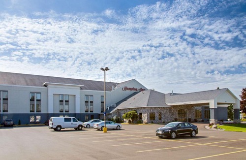 Sault Ste. Marie Hotel | Top-Rated Hampton Inn Sault Ste Marie with Oceanfront Views