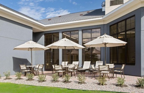 Sault Ste. Marie Hotel | Top-Rated Hampton Inn Sault Ste Marie with Oceanfront Views