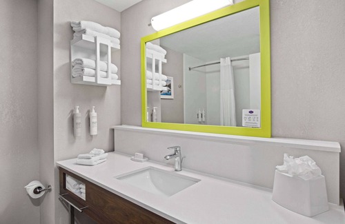 Selma Hotel | Cozy Getaway at Hampton Inn Selma with Pool & Spa