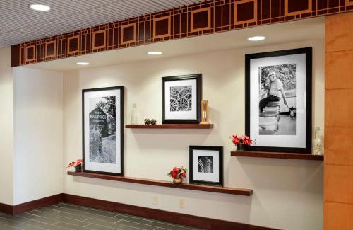 Seymour Hotel | Pet-Friendly Retreat at Hampton Inn Seymour - Rated 8.9/10