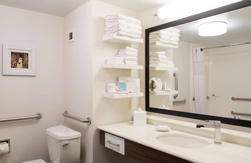 Seymour Hotel | Guest Rated: Hampton Inn Seymour with Pool & Breakfast