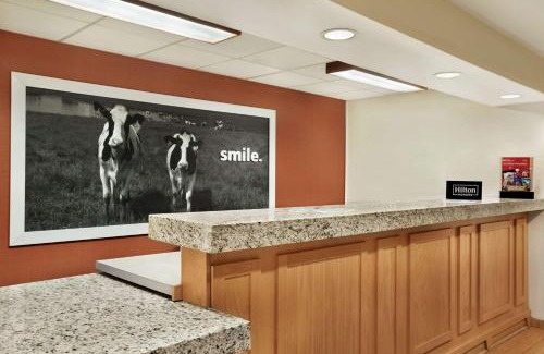 Shawnee Hotel | Discover Comfort at Hampton Inn Shawnee with Pool Access