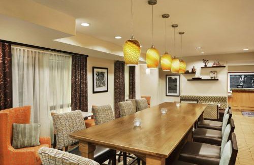 Shawnee Hotel | Discover Comfort at Hampton Inn Shawnee with Pool Access