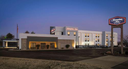 Springfield Hotel | Family-Friendly Hampton Inn in Springfield with Pool Access