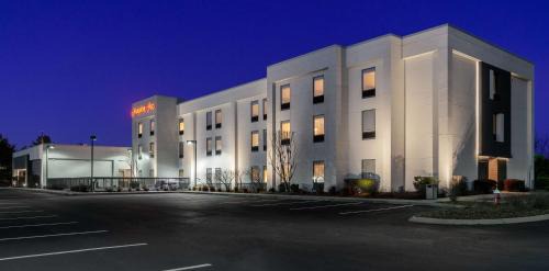 Springfield Hotel | Family-Friendly Hampton Inn in Springfield with Pool Access