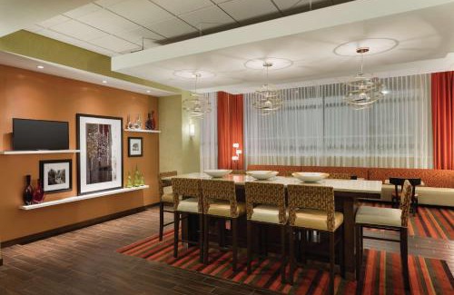 St. Albans Hotel | Discover Hampton Inn, St. Albans: Family-Friendly Comfort