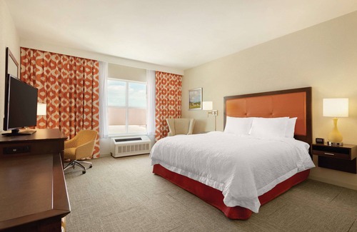 St. Albans Hotel | Highly Rated Hampton Inn St. Albans with Pool & Dining