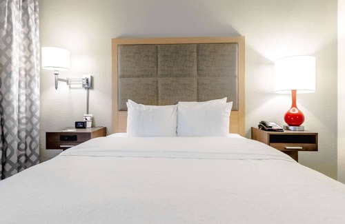 St. Charles Hotel | St. Charles Getaway: Family-Friendly with Pool & Restaurant