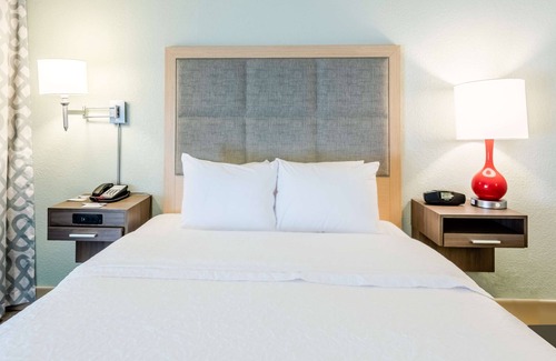 St. Charles Hotel | St. Charles Getaway: Family-Friendly with Pool & Restaurant