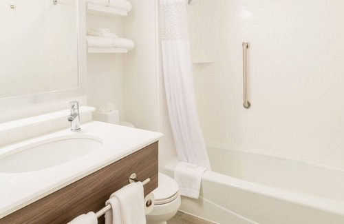 St. Charles Hotel | St. Charles Getaway: Family-Friendly with Pool & Restaurant