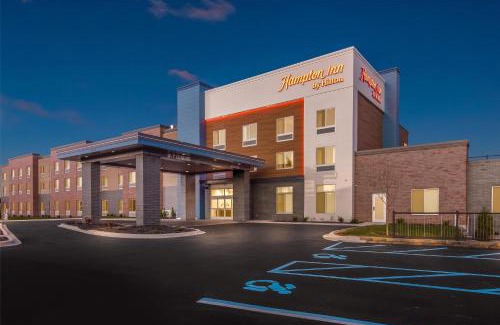 St Ignace Hotel | Lakefront Retreat at Hampton Inn St Ignace with Pool Access
