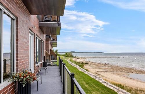 St Ignace Hotel | Lakefront Retreat at Hampton Inn St Ignace with Pool Access