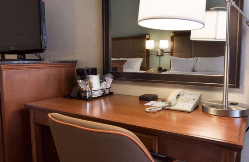 Valley Park Hotel | Top-Rated Hampton Inn St. Louis Southwest with Pool & Breakfast