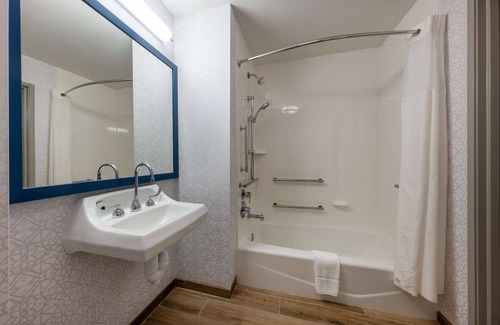 St. Robert Hotel | Comfortable Stay at Hampton Inn St. Robert with Pool & Spa