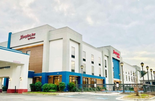 Stony Creek Hotel | Pet-Friendly Comfort at Hampton Inn Stony Creek
