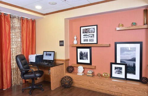 Stony Creek Hotel | Pet-Friendly Comfort at Hampton Inn Stony Creek