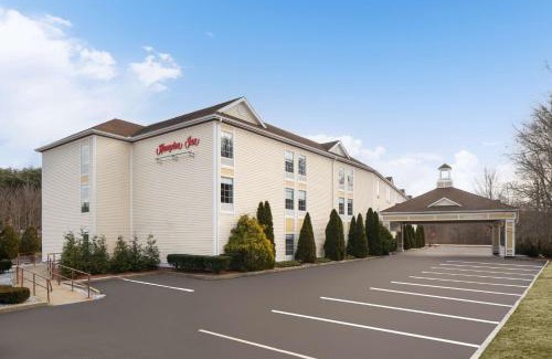 Sturbridge Hotel | Discover Comfort at Hampton Inn Sturbridge with Pool Access