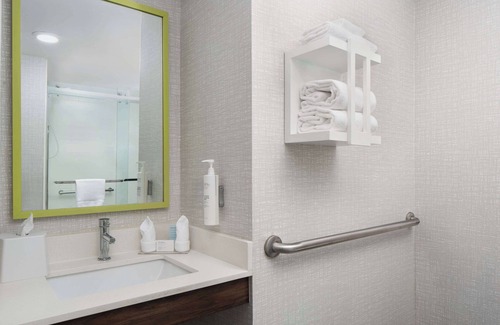 Sturbridge Hotel | Relax at Hampton Inn Sturbridge with Pool and Spa Access