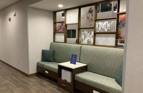 Canal Winchester Hotel | Exceptional Hampton Inn & Suites with Pool and Spa Access