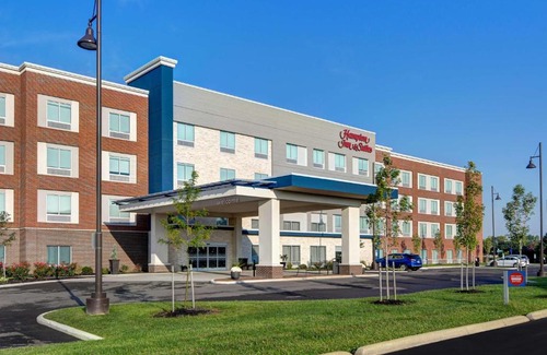 Canal Winchester Hotel | Pet-Friendly Retreat at Hampton Inn & Suites Canal Winchester