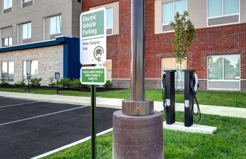Canal Winchester Hotel | Pet-Friendly Retreat at Hampton Inn & Suites Canal Winchester