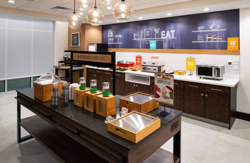 Adrian Hotel | Top-Rated Hampton Inn & Suites Adrian with Pool and Breakfast