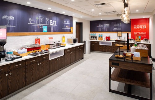 Adrian Hotel | Top-Rated Hampton Inn & Suites Adrian with Pool and Breakfast