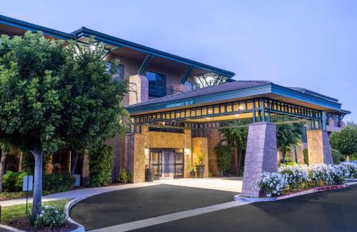Agoura Hills Hotel | Pet-Friendly Retreat with Ocean Views at Hampton Inn & Suites
