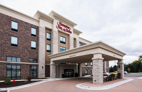 Allen Park Hotel | Inviting Hampton Inn & Suites in Allen Park with Pool Access