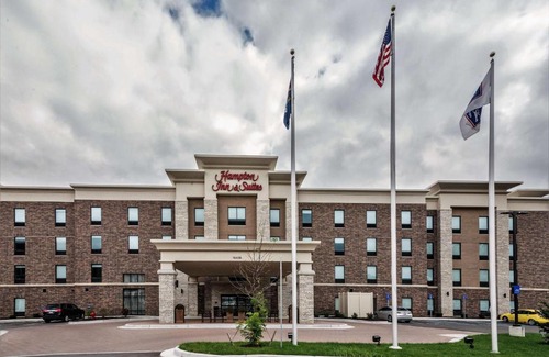 Allen Park Hotel | Inviting Hampton Inn & Suites in Allen Park with Pool Access