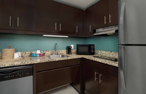 Alpharetta Hotel | Pet-Friendly Getaway at Hampton Inn & Suites Alpharetta