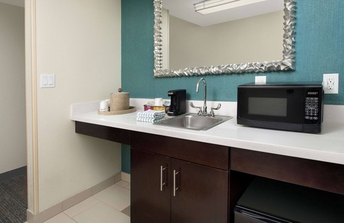 Alpharetta Hotel | Pet-Friendly Getaway at Hampton Inn & Suites Alpharetta