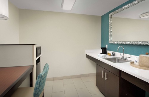 Alpharetta Hotel | Pet-Friendly Getaway at Hampton Inn & Suites Alpharetta