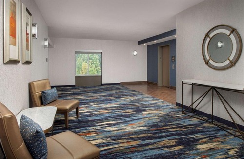 Alpharetta Hotel | Pet-Friendly Stay at Hampton Inn & Suites Alpharetta-Windward