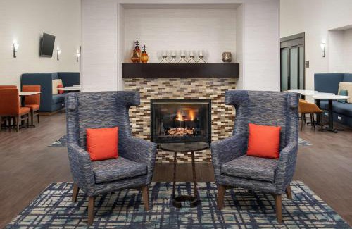 Alpharetta Hotel | Pet-Friendly Stay at Hampton Inn & Suites Alpharetta-Windward