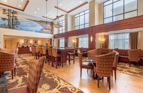 Pacific Hotel | Discover Hampton Inn & Suites Arcata with Pool and Hot Tub