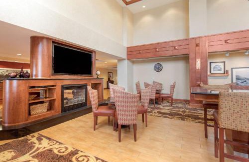 Pacific Hotel | Discover Hampton Inn & Suites Arcata with Pool and Hot Tub