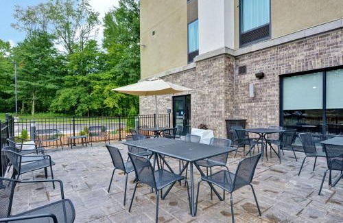 Ashland Hotel | Discover Comfort at Hampton Inn Suites Ashland, Ohio