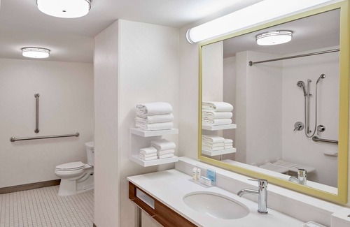 Midtown Hotel | Guest Favorite: Hampton Inn & Suites Atlanta Midtown