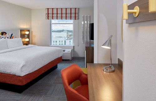 Midtown Hotel | Guest Favorite: Hampton Inn & Suites Atlanta Midtown
