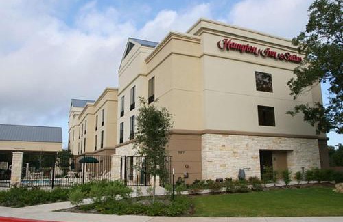 McNeil Hotel | Pet-Friendly Retreat at Hampton Inn & Suites Cedar Park