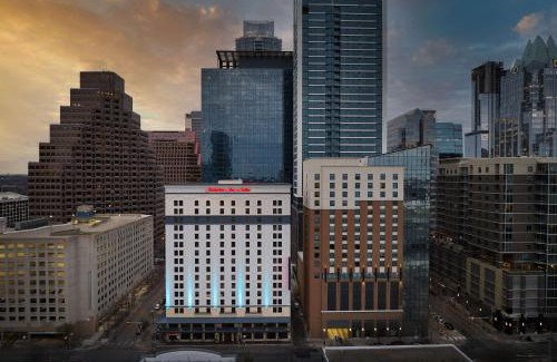 Waller Creek District Hotel | Discover Hampton Inn & Suites Austin-Downtown Amenities