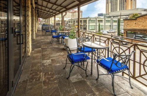 Waller Creek District Hotel | Discover Hampton Inn & Suites Austin-Downtown Amenities