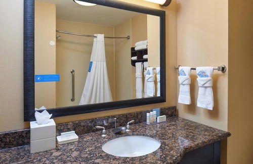 Buda Hotel | Inviting Hampton Inn & Suites Austin South/Buda with Pool