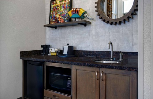 Museum District Hotel | Discover Hampton Inn & Suites Austin Near University & Capitol