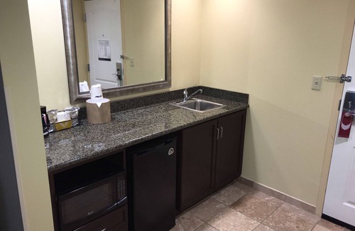 Lakeway Hotel | Relax at Hampton Inn & Suites Austin - Lakeway with Pool