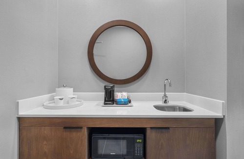West Park Community Hotel | Relax at Hampton Inn & Suites Bakersfield Central